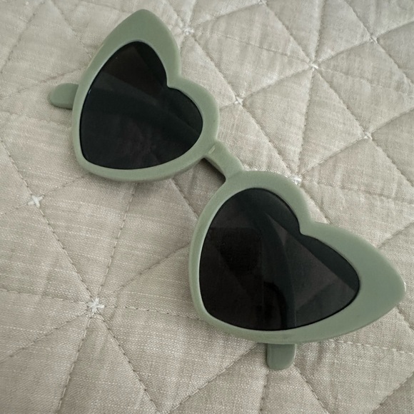 Accessories - Plastic Heart Sunglasses. Great condition! 🕶️